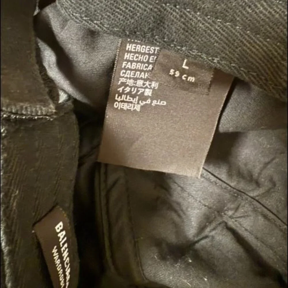 Balenciaga Dark Cap with White Embroidery - Picture 3 of 3